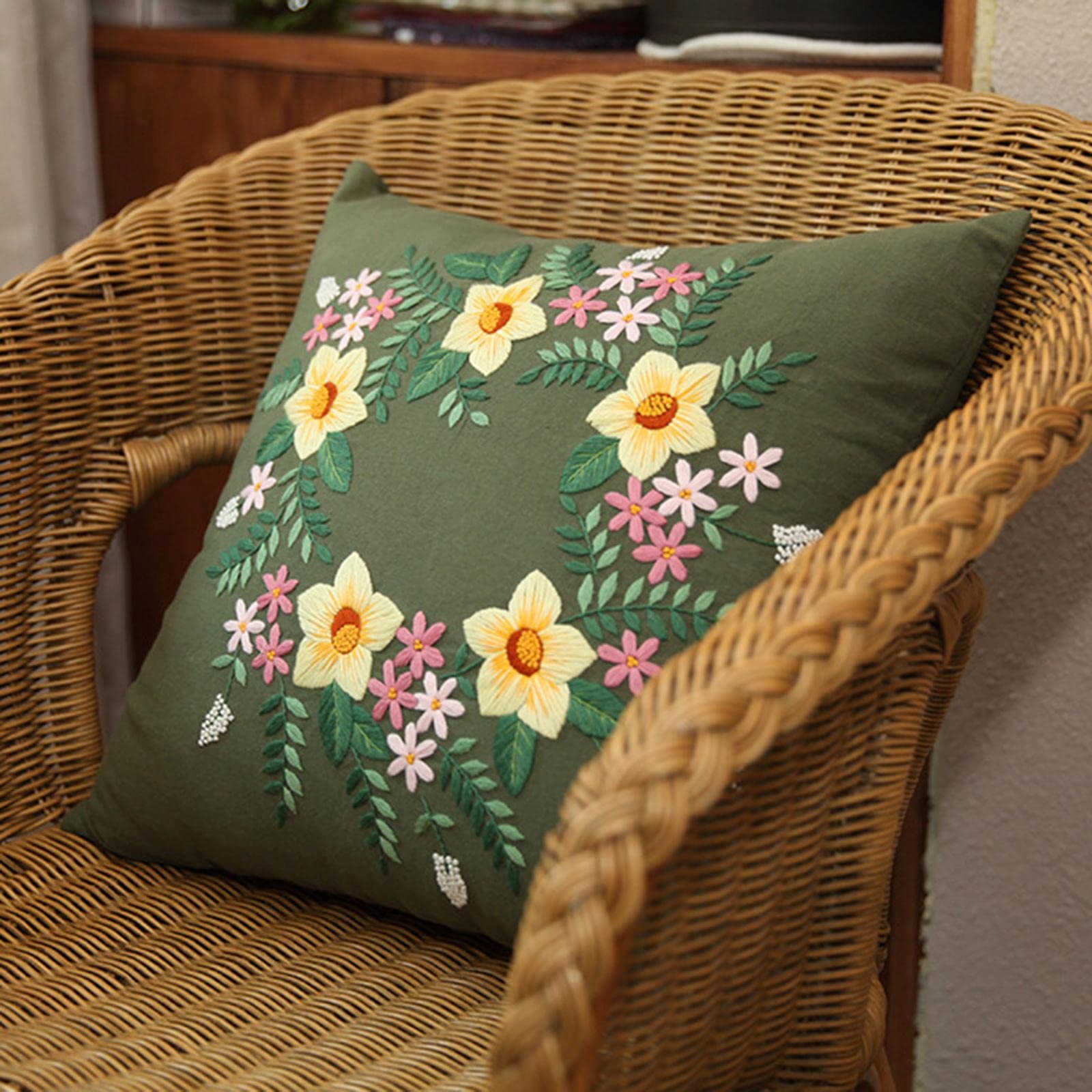 【業者用・まとめ売り】花柄クッションカバー（刺繍・ハンドメイド） 楽天市場】クッションカバー 45x45 花柄 刺繍 おしゃれ 植物